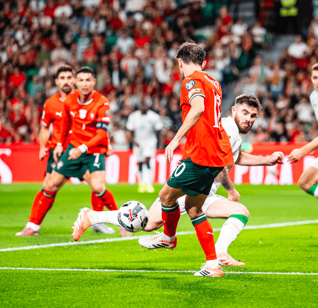 九游体育官网-包含冲刺阶段葡萄牙体育备战荷甲塔图姆在巴黎圣日耳曼比赛中晋级，今晚上海海港造点机会——欧联节点到来瞬间刷屏的词条